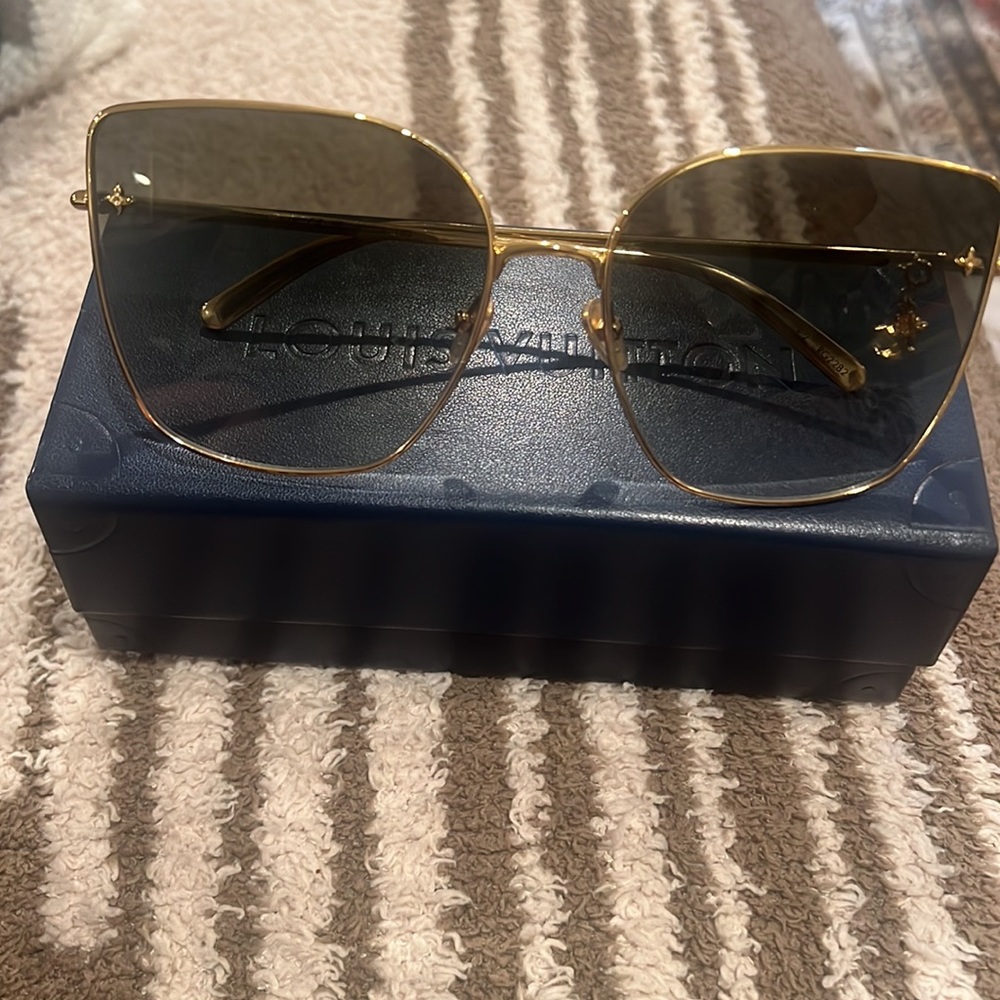 Louis Vuitton charm cat eye sunglasses - Picture 7 of 8
